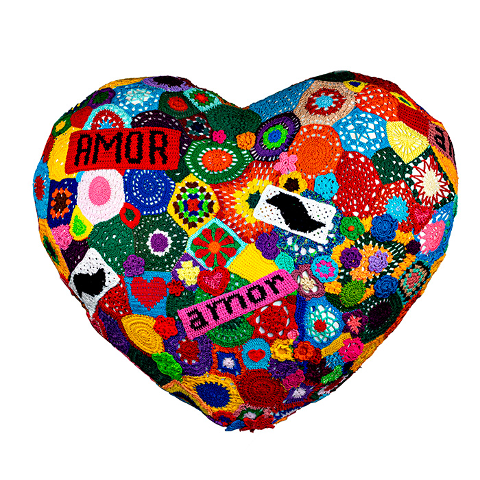 Para tecer amor muitas mãos e um coração